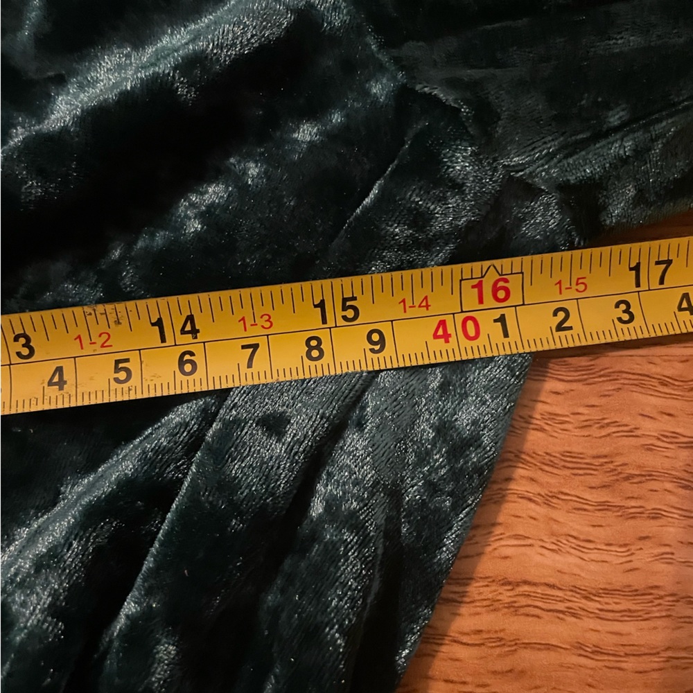 Lulus Emerald Green Crushed Velvet Twist-Front Long Sleeve Crop Top NWT Size S - Picture 8 of 12